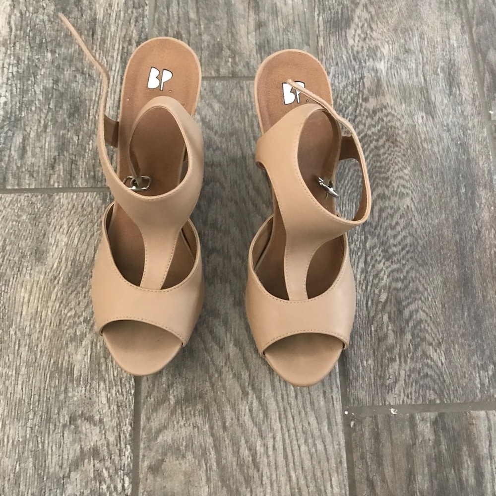 BP tan wedges